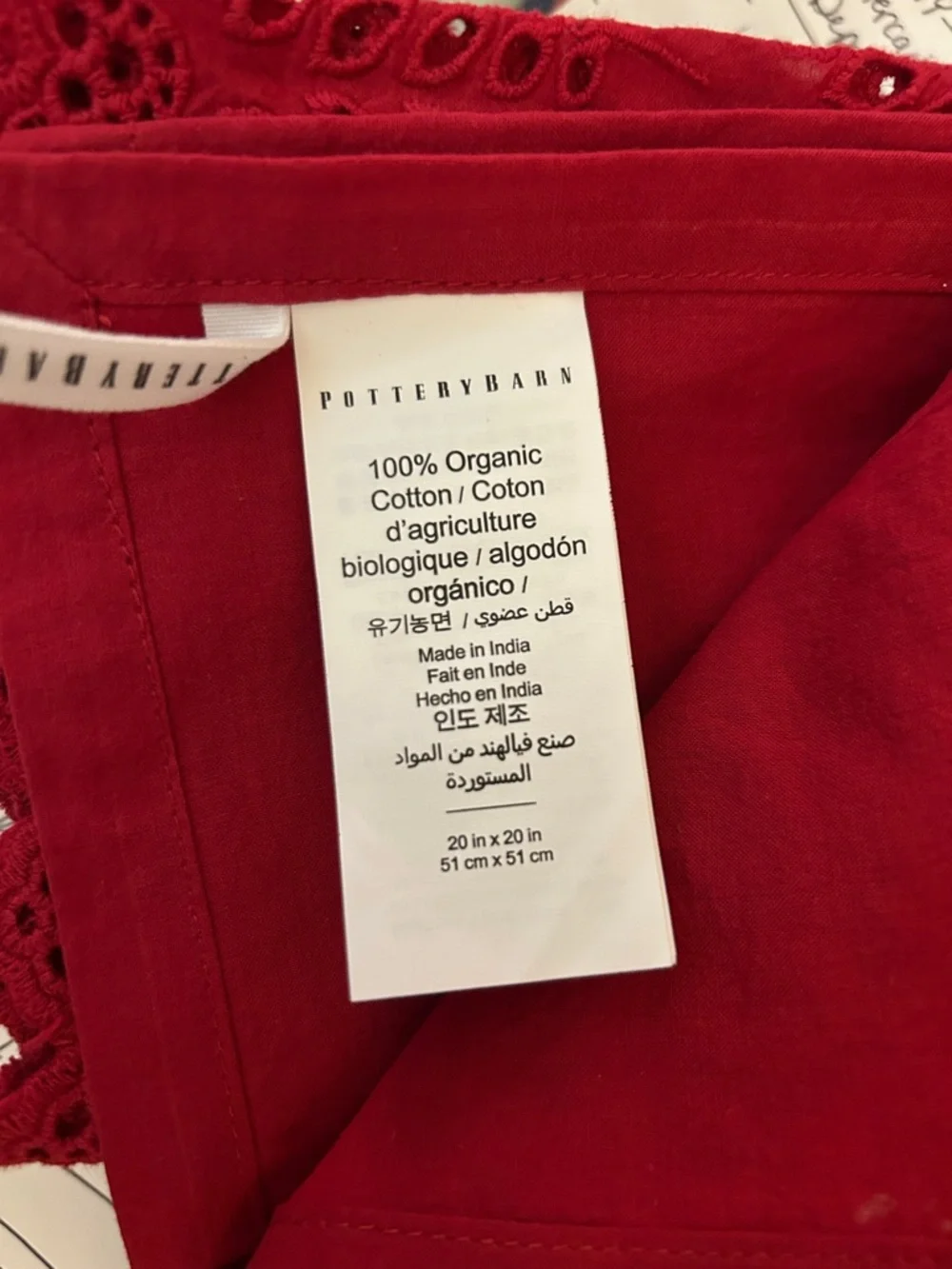 Potterybarn Red Eyelet Organic Cotton 4 pc. Napkin Set New‎ with tags!